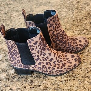 Target Leopard Print Boots with Black Accents‎